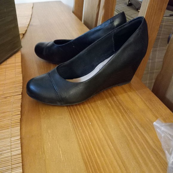 WEDGE HEELS - Picture 2 of 5